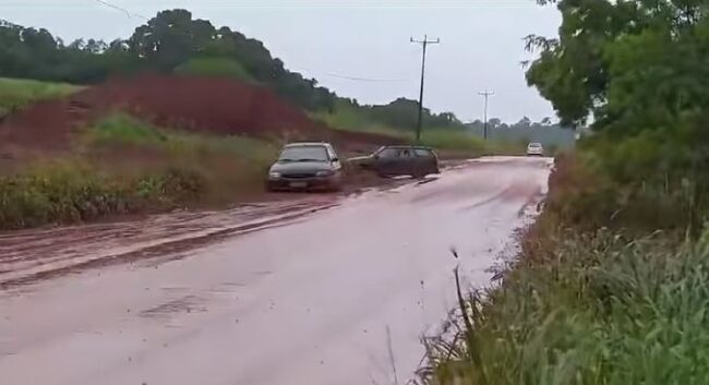 Terra na pista provoca transtornos e acidentes na região do CTG de Marechal Rondon