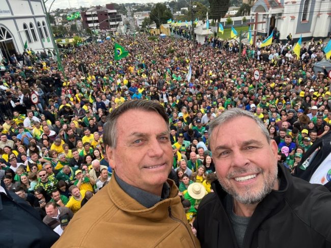 Aprovado título de Cidadão Honorário do Estado do Paraná ao ex-presidente Jair Bolsonaro