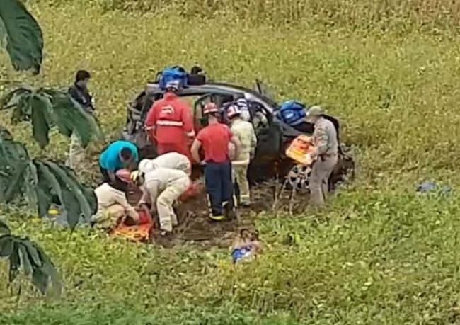 Quatro pessoas ficam feridas em capotamento na rodovia BR-163