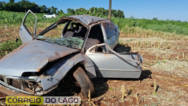 Morador de Santa Helena fica gravemente ferido em capotamento na PR-495