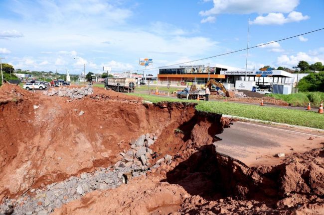 Obra emergencial vai recuperar trecho da PR-323 danificado por chuvas