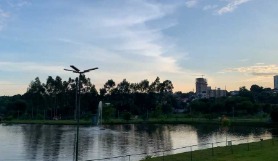 Previsão de tempo abafado e pancadas de chuva a partir da tarde