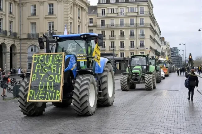 Agricultores espanhóis se unem a movimento francês iniciam protestos