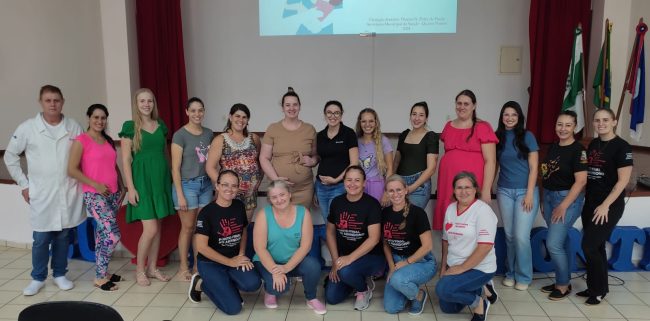 Palestra sobre saúde bucal é ministrada para gestantes do projeto ‘Mãe quatropontense’