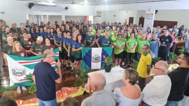 Copa Cresol de Vôlei Gigante movimenta idosos do oeste do Paraná