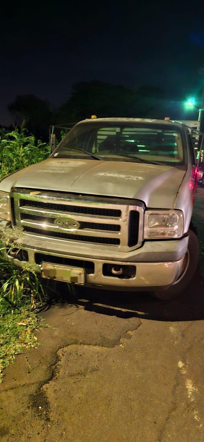 Ford 250 furtada é abandonada em Palotina