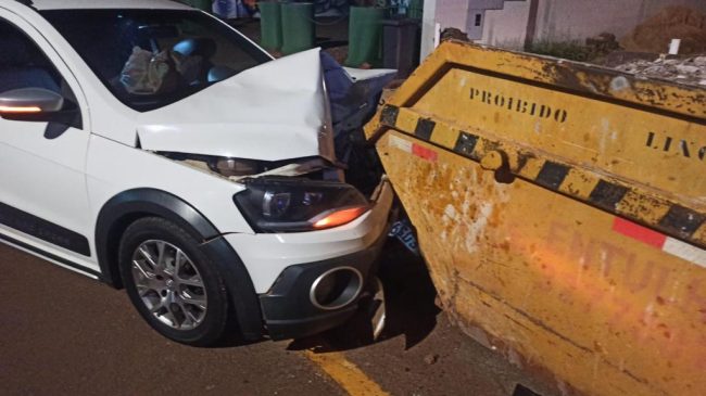 Condutor de 26 anos fica ferido após bater em container na cidade de Toledo