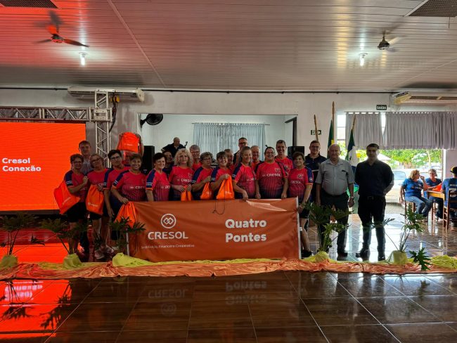 Atletas Quatropontenses participam da cerimônia de abertura da 6ª Liga Cresol de Voleibol Gigante