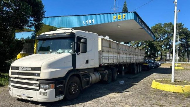 Carreta de Toledo com donativos para o RS é apreendida com toneladas de maconha