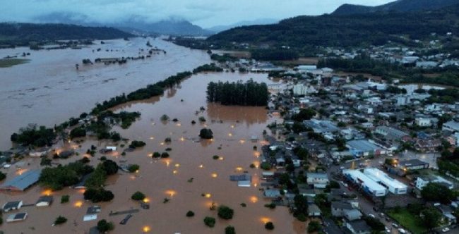 Sobe para 107 o número de mortos após enchentes que atingem o RS