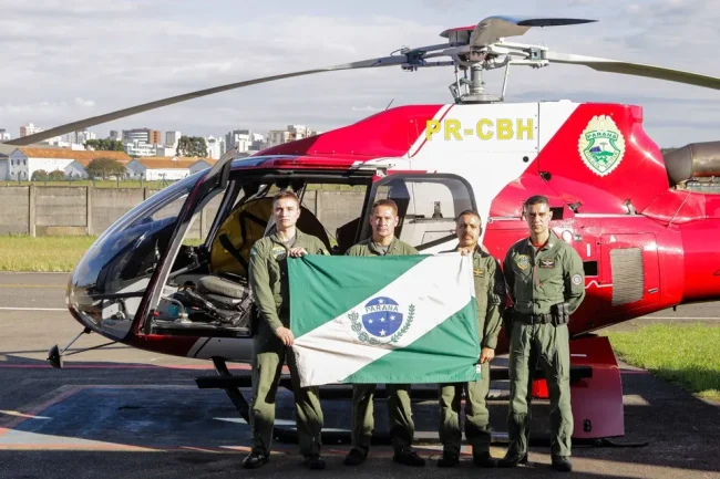 Helicóptero que vai ajudar vítimas das chuvas decola para o RS