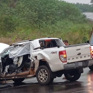 Condutor de caminhão perde controle e atinge Ranger na BR-163