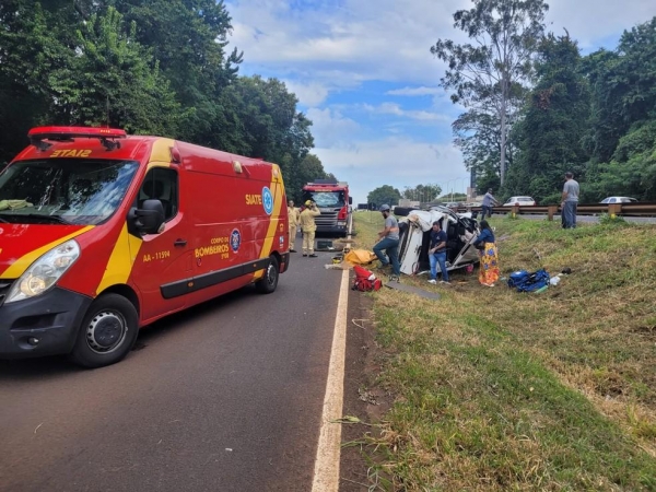 Adolescente é arremessada de caminhonete em capotamento na PR-317