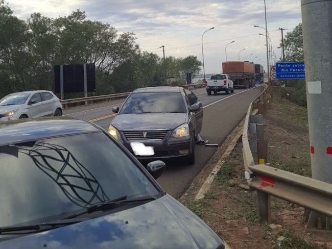 Contrabandista tenta atropelar policial na Ponte Ayton Senna; Carro foi apreendido