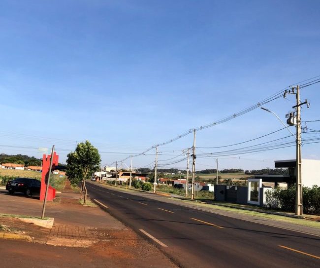 Motocicilsta é surpreendido por cachorros e cai de moto em Quatro Pontes