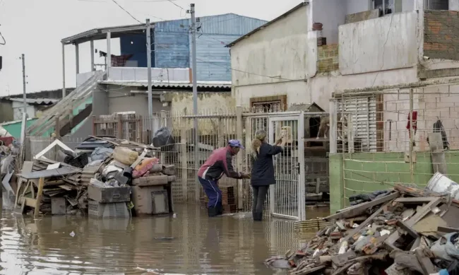 Revolta e incerteza marcam volta de alagamentos em Eldorado do Sul