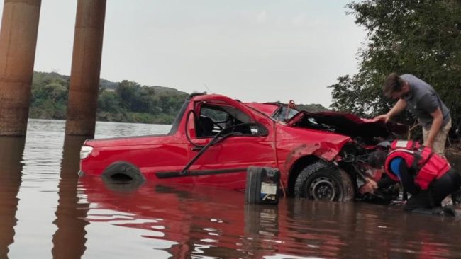 Empresário de Assis Chateaubriand morre após carro despencar de ponte na PR 486