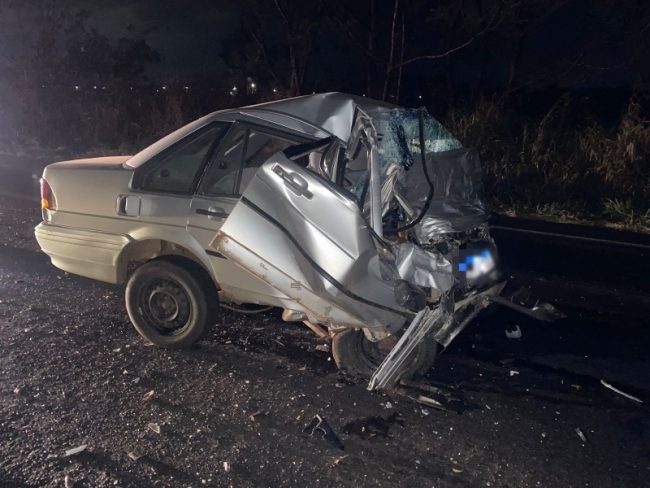 Tragédia em Mercedes: carro fica destruído em acidente e condutor morre na BR-163