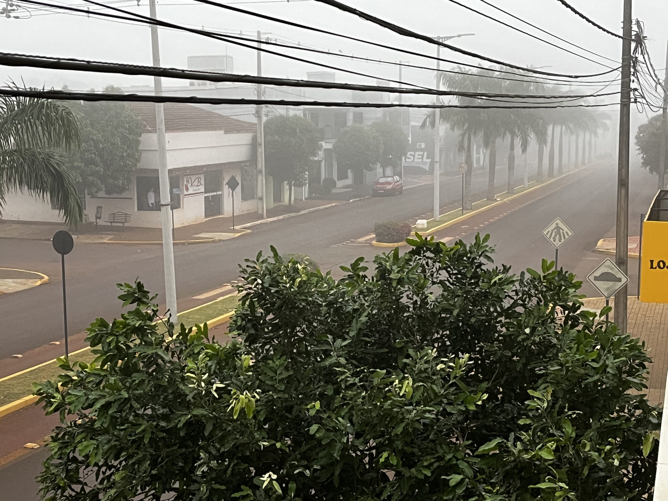 Quatro Pontes amanhece com densa neblina e previsão de chuva para este domingo