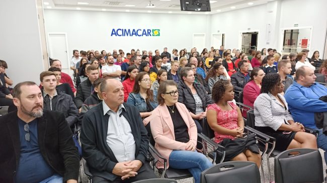 Prefeito João Laufer e Primeira Dama Odete participam de formatura de jovens no projeto “Preparação dos Adolescentes para o Mercado de Trabalho”