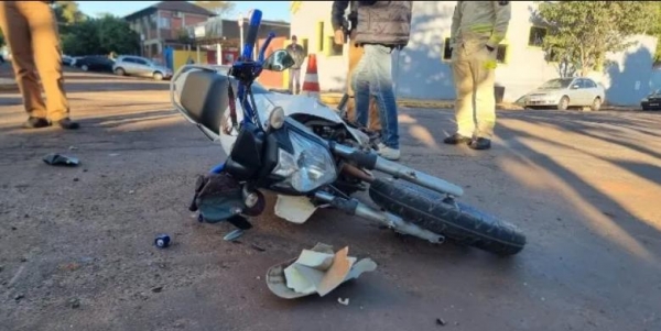 Colisão envolve carro e moto no centro de Marechal Rondon