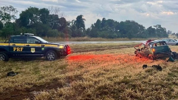 Capotamento na BR 277 deixa um morto e três feridos