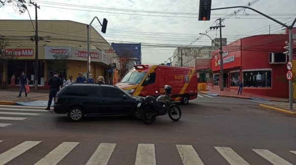 Acidente em cruzamento controlado por semáforo deixa homem ferido em Toledo