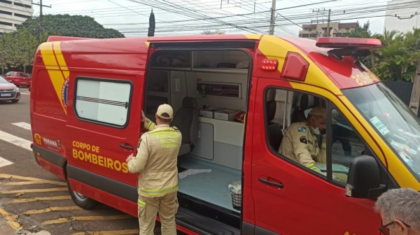 Bombeiros socorrem vítima de queda de moto no centro de Toledo