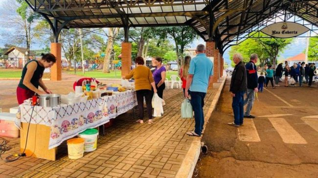 Feira do Produtor de Quatro Pontes muda de local devido ao clima