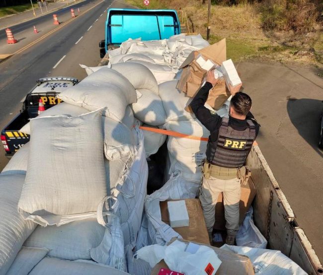 Polícia Rodoviária Federal apreende cerca de 4 mil celulares contrabandeados em Irati