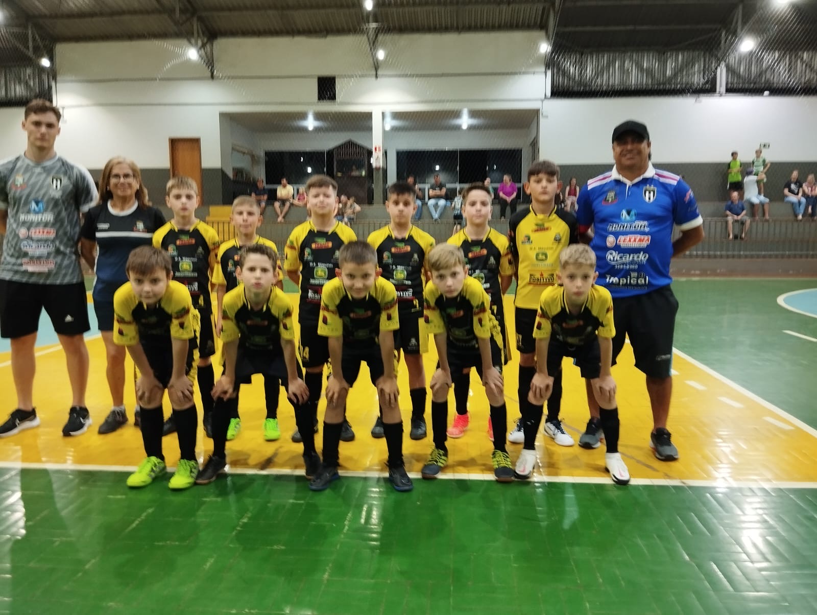 Jovens Talentos de Quatro Pontes Se Destacam na Copa Amizade de Futsal