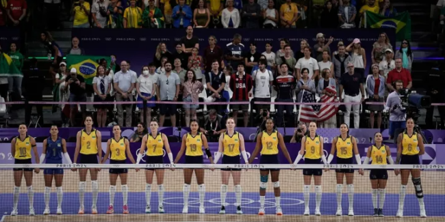 Brasil perde para os EUA e disputará bronze no vôlei feminino