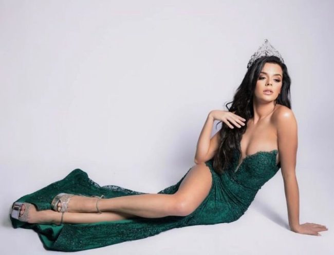 “Rotina intensa por aqui”, disse Miss Quatro Pontes Geovana Sibert. Ela concorre ao Miss Universe Paraná