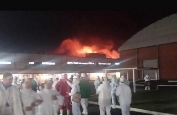 Bombeiros usaram 100 mil litros de água para combater incêndio em cooperativa