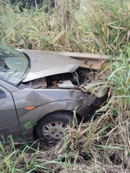 Carro e ônibus colidem na BR-163 entre Mercedes e Marechal Rondon