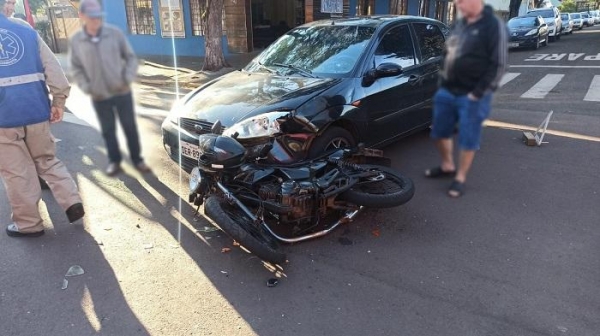 Jovem de 18 anos sem habilitação se envolve em acidente com moto em Toledo