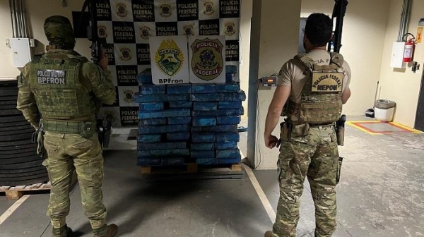 Mais de uma tonelada de maconha é localizada abandonada em mata de Guaíra