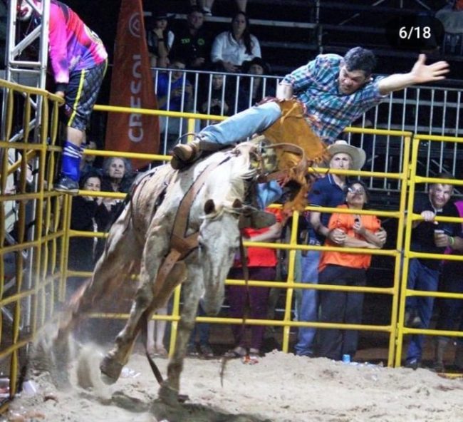 Quatropontense Vilmar Arcanjo conquista 1° lugar em Rodeio na Expolin