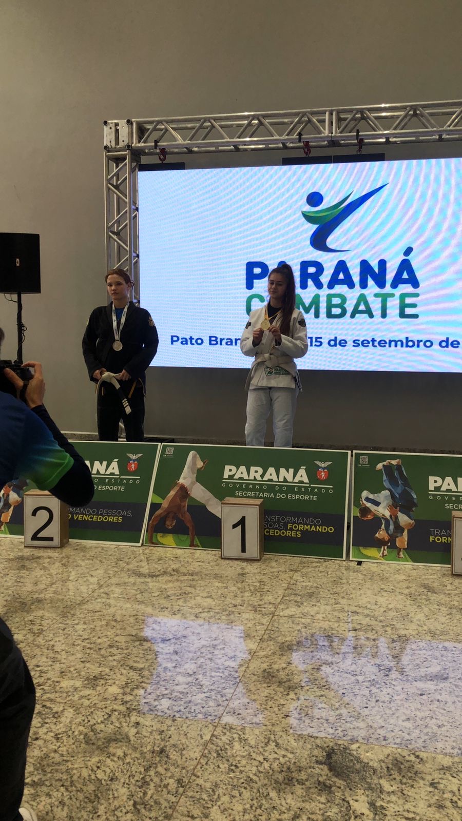 Quatropontense Amanda dos Reis Hartmann Conquista Bicampeonato no Paraná Combate em Pato Branco