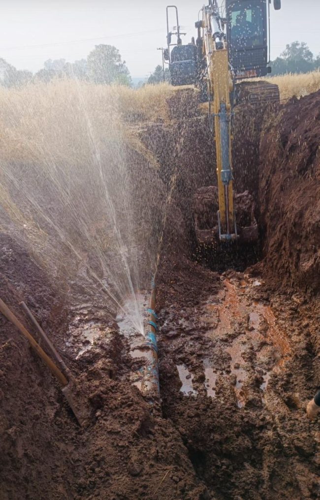 Rompimento de Cano Afeta Abastecimento de Água em Quatro Pontes. Operadores trabalham neste momento para restaurar