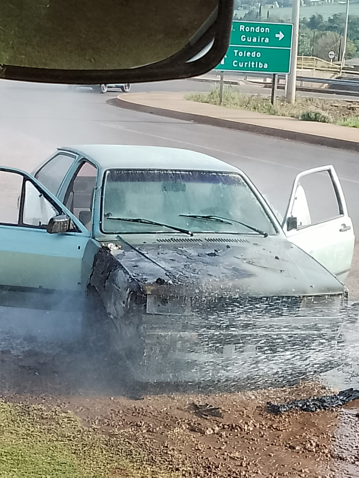 Veículo Pega Fogo na Entrada do município de Quatro Pontes