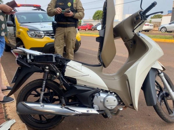 Jovem motociclista fica ferida em acidente no centro de Mercedes