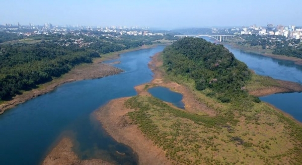 Rio Paraná está com nível de 5 a 8 metros abaixo do normal na região da Ponte da Amizade