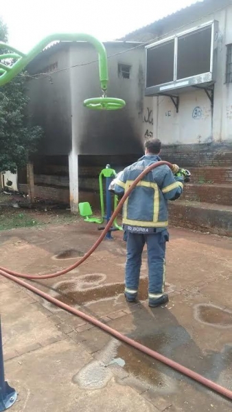 Descaso de moradores de rua causa incêndio em associação de moradores de Marechal Rondon