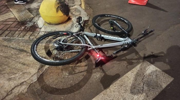 Ciclista é encaminhado ao hospital inconsciente após acidente em Toledo