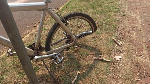 Toledo: Ciclista é arremessado em acidente, fica em estado grave e motociclista foge sem prestar socorro