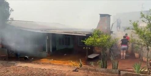 Homem é preso após provocar incêndio em residência