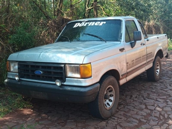 Caminhonete furtada em Mercedes é recuperada em Cascavel