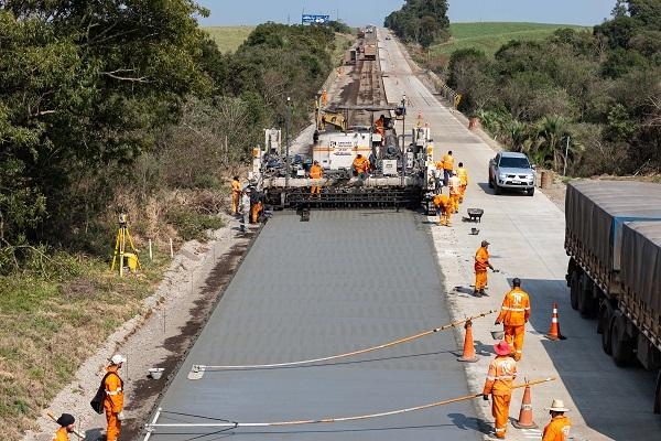 Paraná está renovando 340 km de rodovias com pistas de concreto