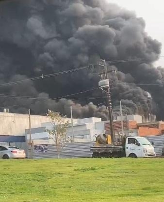 Incêndio de grandes proporções atinge empresa em Assis Chateaubriand